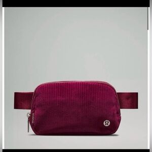 Lululemon Everywhere Belt Bag  Corduroy in DELX/SLVR